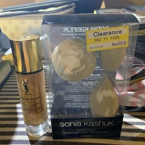 Fundation and face set.